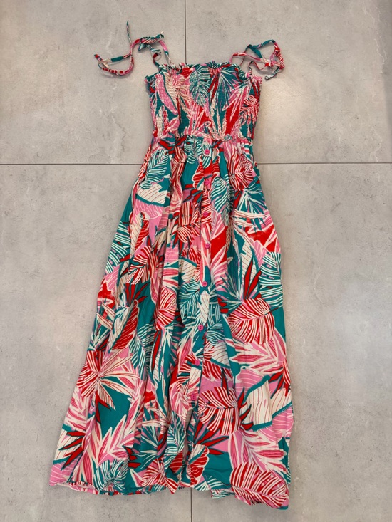 Flying Tomato Dresses & Skirts - NWOT Flying Tomato Tropical Smocked Maxi Dress